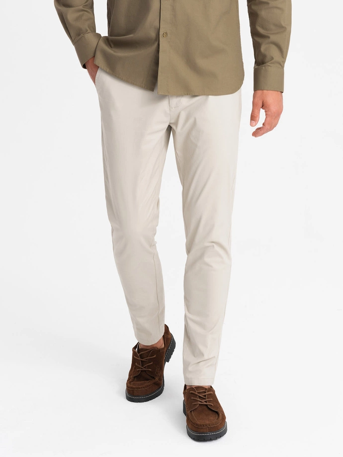 Monochromatyczne spodnie męskie chino REGULAR FIT – beżowe V2 OM-PACP-0183