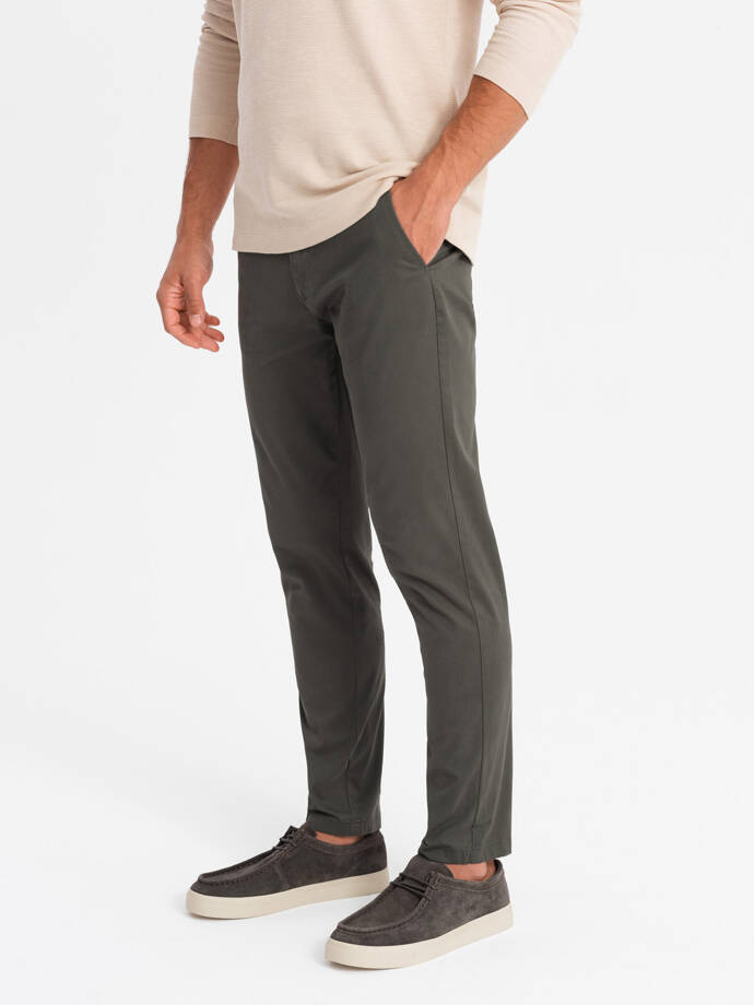 Monochromatyczne spodnie męskie chino REGULAR FIT – khaki V3 OM-PACP-0183